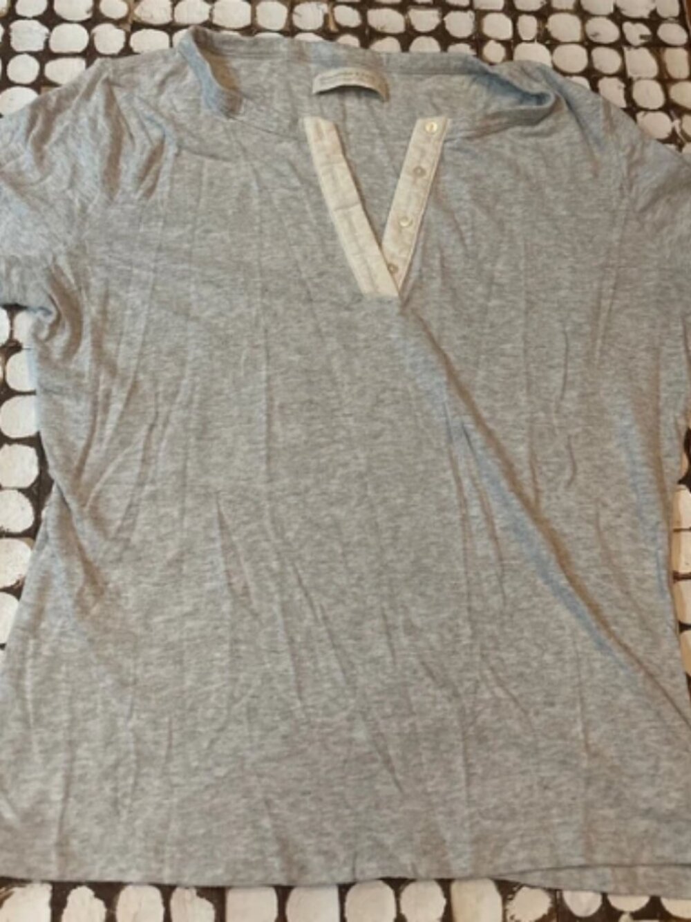 Simple light gray V-neck short sleeved T-shirt